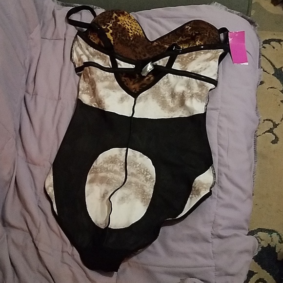 - Dr Rey leopard print sharpwear,size 40 D, - Picture 7 of 8